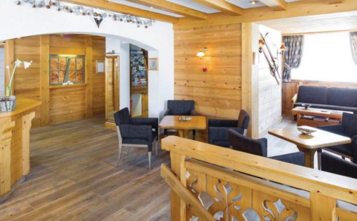 Hotel Sporting, Morzine, Lobby